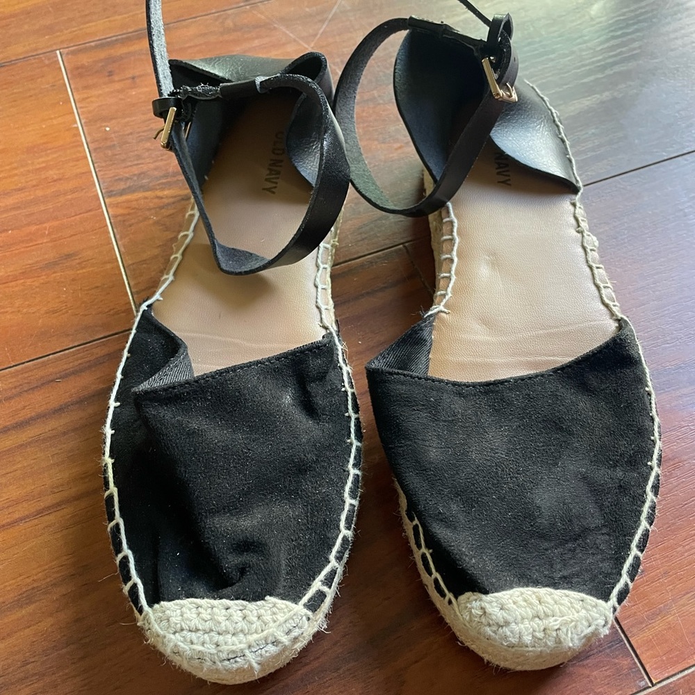 Old Navy Sandals size 6